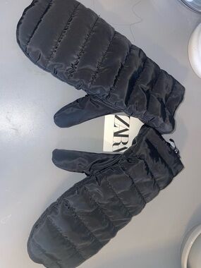 Zara Black Quilted Puffer Mittens